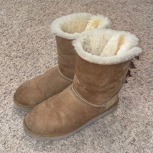 Short Ugg boots with bow size 10